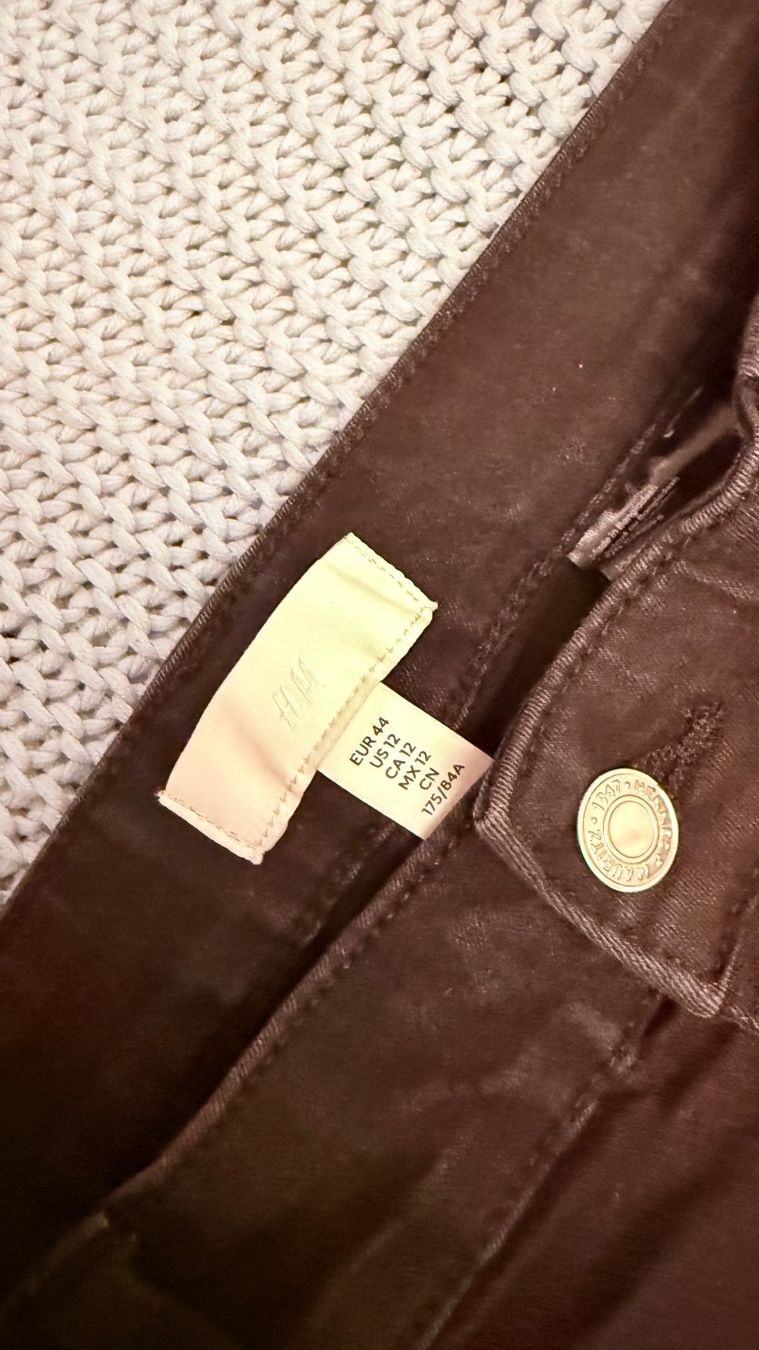 H&M Jeans: • Jeanshose von H&M • – Usato da Basel venduto da mendoza13 1