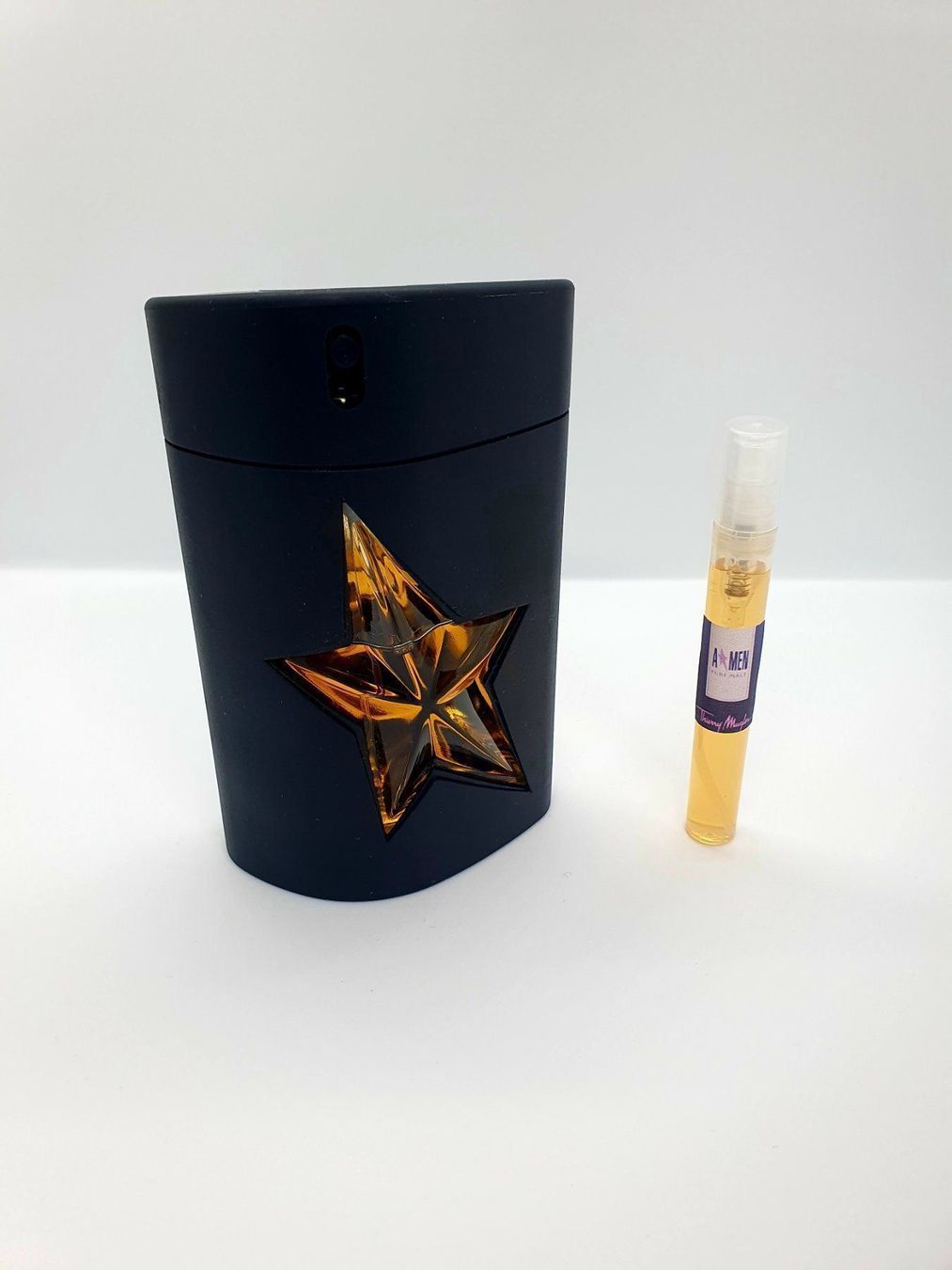 Mugler Profumi & Eau de Toilette: 5 ml MUGLER PURE MALT EDT ABFÜLLUNG – Nuovo (secondo la descrizione) da St. Gallen venduto da CaliSunshine