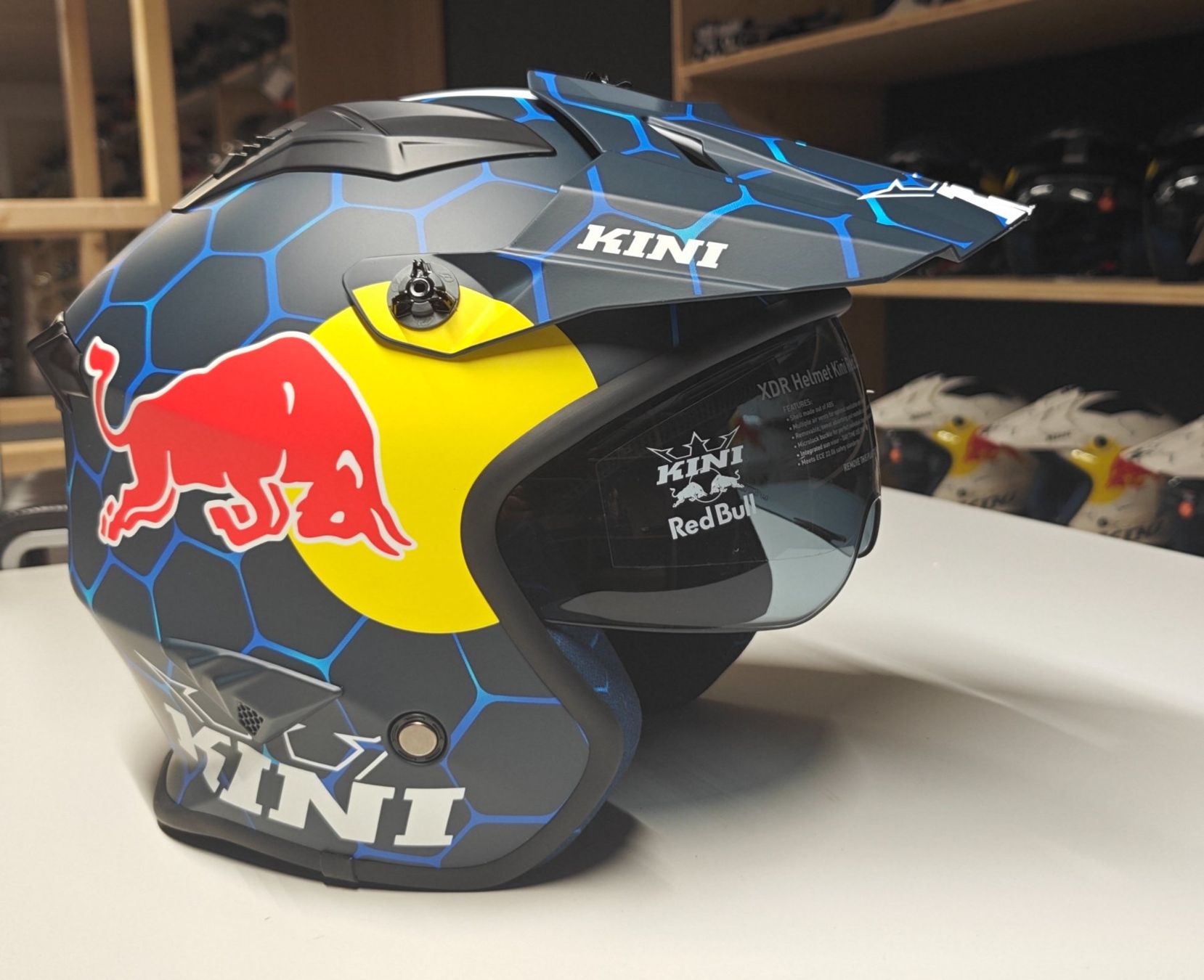 Red Bull Caschi & visiere: Originale Red Bull Helme XL – Nuovo e nell'imballaggio originale da Trimmis venduto da 0004 2