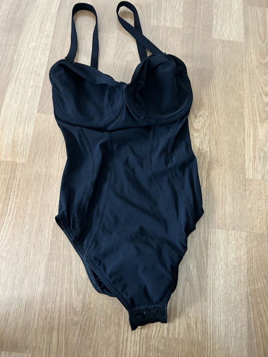 Top: Schöner Body schwarz – Usato da Winterthur venduto da cotton97