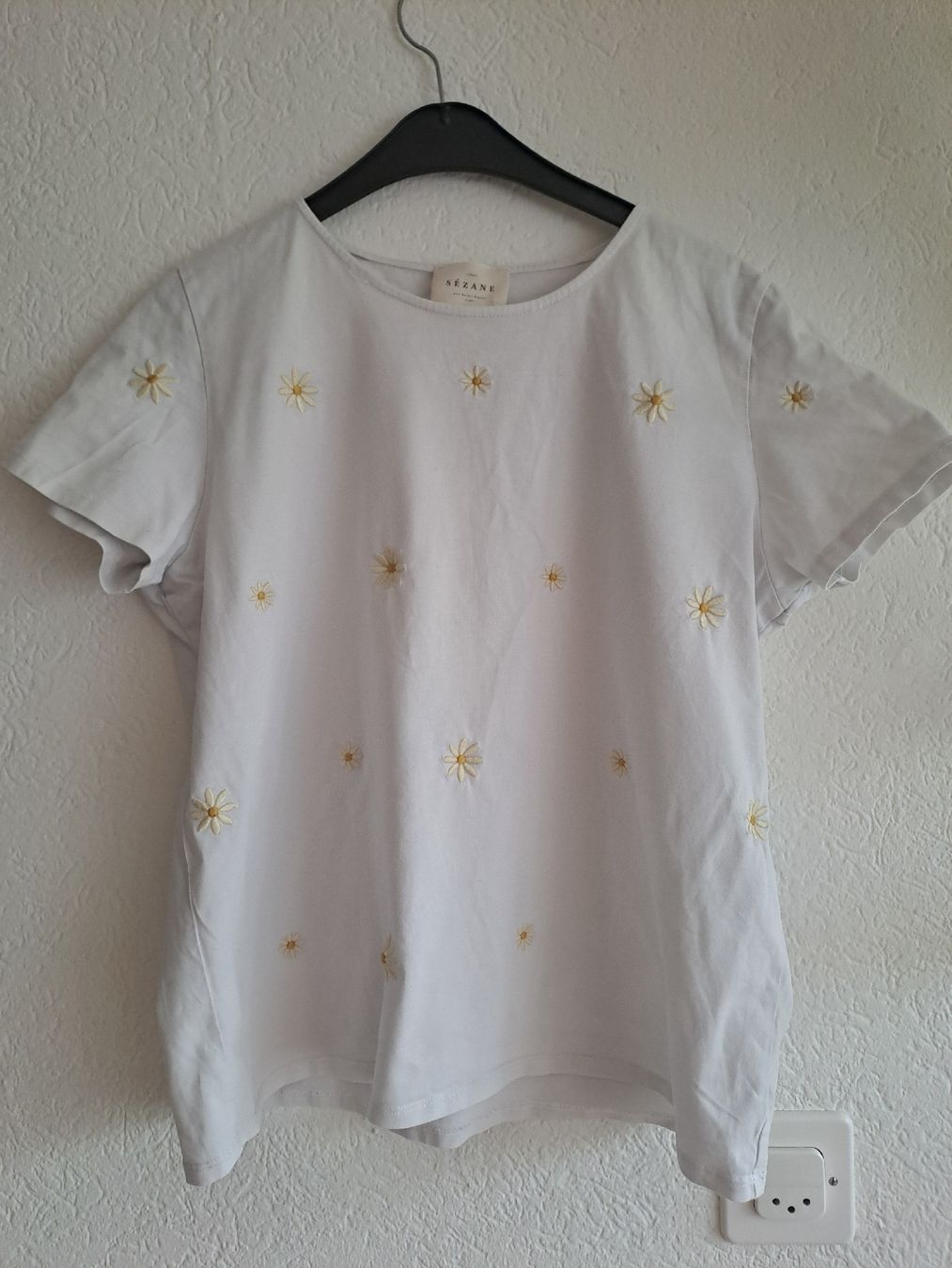 Sezane T-shirt: Tolles Sézane Shirt mit Blumen – Nuovo (secondo la descrizione) da Oberhasli venduto da Lea98 1