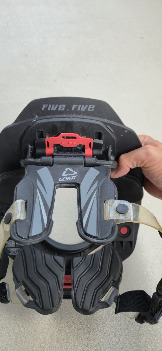 Leatt Protections: Leatt neck brace GPX 5.5 Junior  – D'occasion à Cheseaux-Lausanne par stevo85 3
