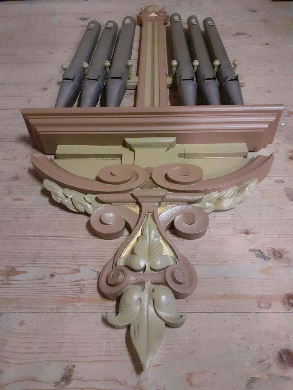 Wurlitzer Musikinstrumente: ❤ 2 Barock Halterungen oder Gestelle mit Orgelpfeifen..👀 – Gebraucht aus Wetzikon ZH von Patina-Art 3