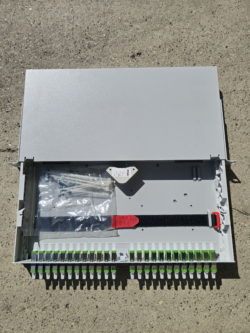 Altri accessori: R&M Rangierfeld LWL 19" FiberRack2 1HE 24×E-2000 Singlemode – Nuovo (secondo la descrizione) da Felben-Wellhausen venduto da Bunker90 1