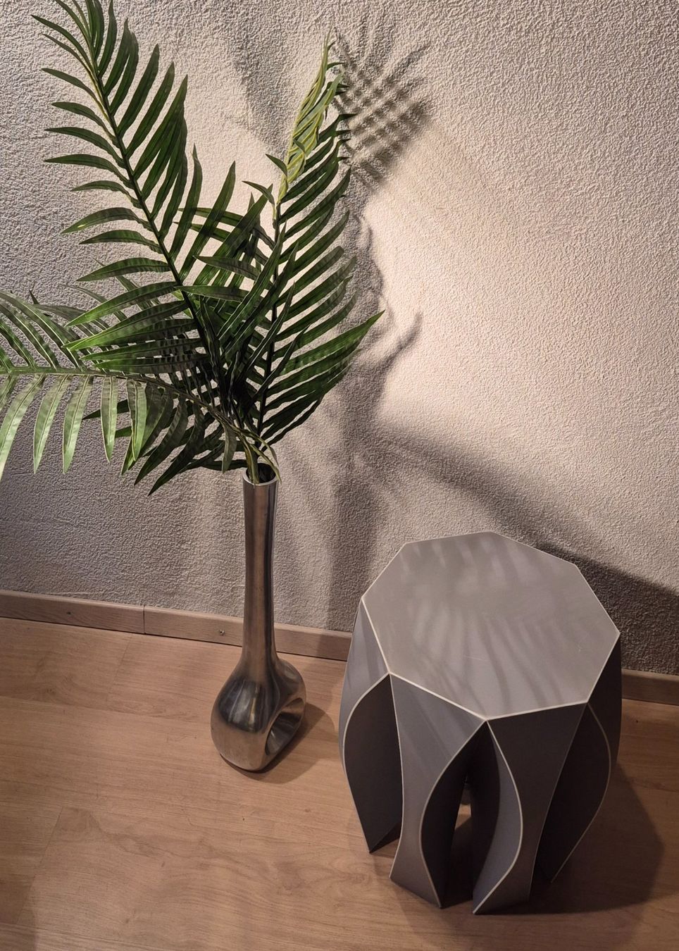 Sgabelli: Origami-Hocker Nook von Vial in hellgrau Desing Patrick Frey – Usato da Neerach venduto da SilliS 2