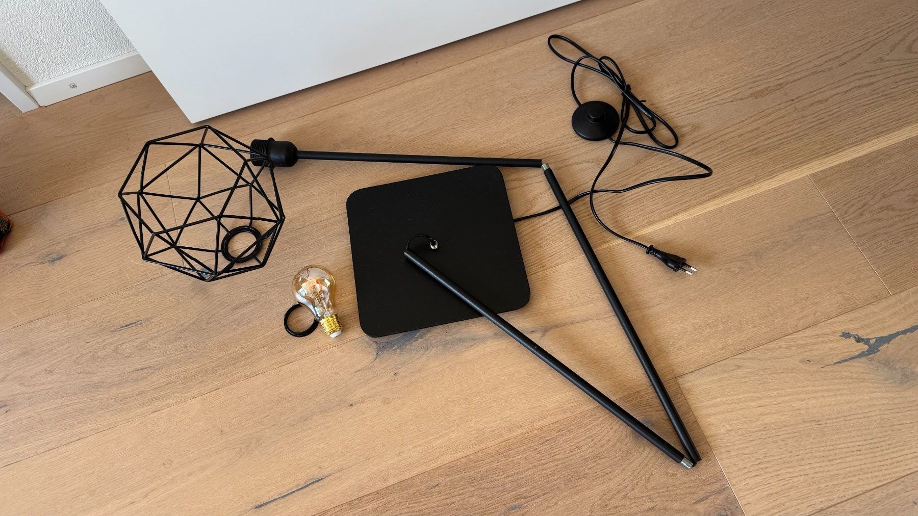 Ikea Lampes: Ständerlampe IKEA, fast NEU, schwarz – D'occasion à Siebnen par Trans-Am 4