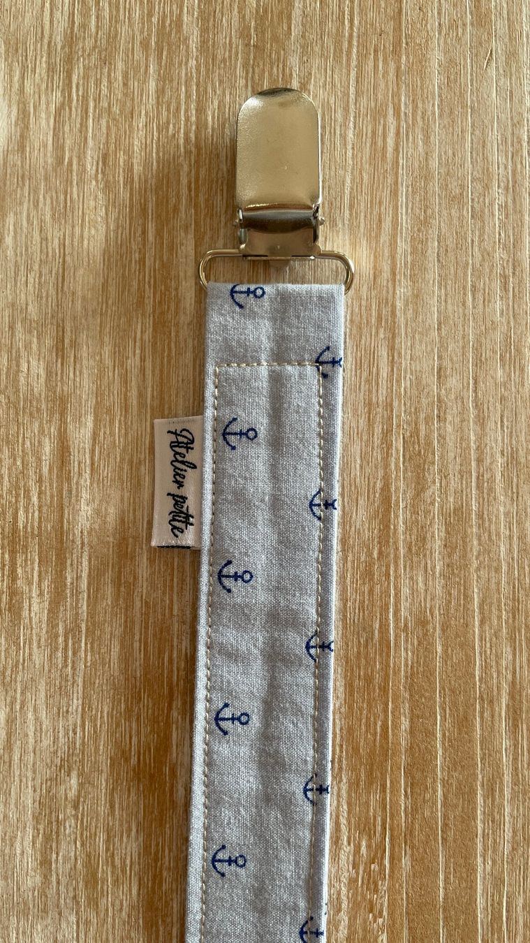 Succhiotti & catenelle porta ciuccio: Nuggiband mit Ankermotiv – Nuovo (secondo la descrizione) da Burgdorf venduto da Crown. 1