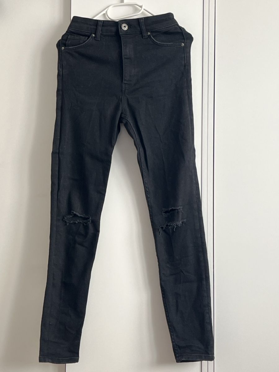 Bershka Jeans: Jean slim noir Bershka, Taille 34 – Nuovo (secondo la descrizione) da Renens VD venduto da sar_bwz5