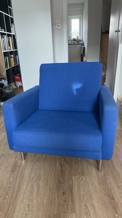 Poltrone: Top Schnäppchen: Stylischer Sessel in kräftigem Blau – Usato da Thalwil venduto da lxn_9652