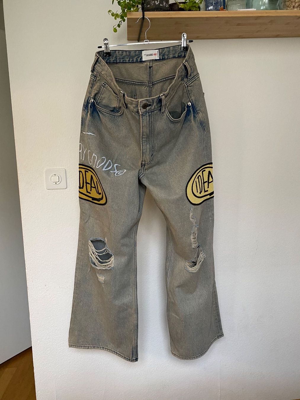 Jeans: H&M x Jean-Michel Basquiat Jeans – Nuovo (secondo la descrizione) da Biel/Bienne venduto da Sommer_17