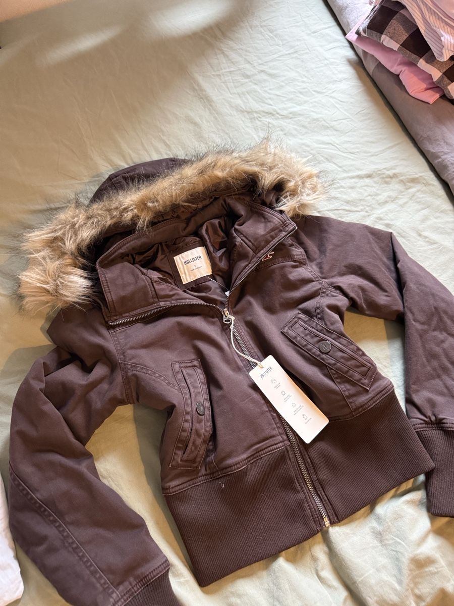 Hollister Giacche: Veste Hollister marron PEYTON PUFFER  – Nuovo e nell'imballaggio originale da Lausanne venduto da pir_q2jw 1