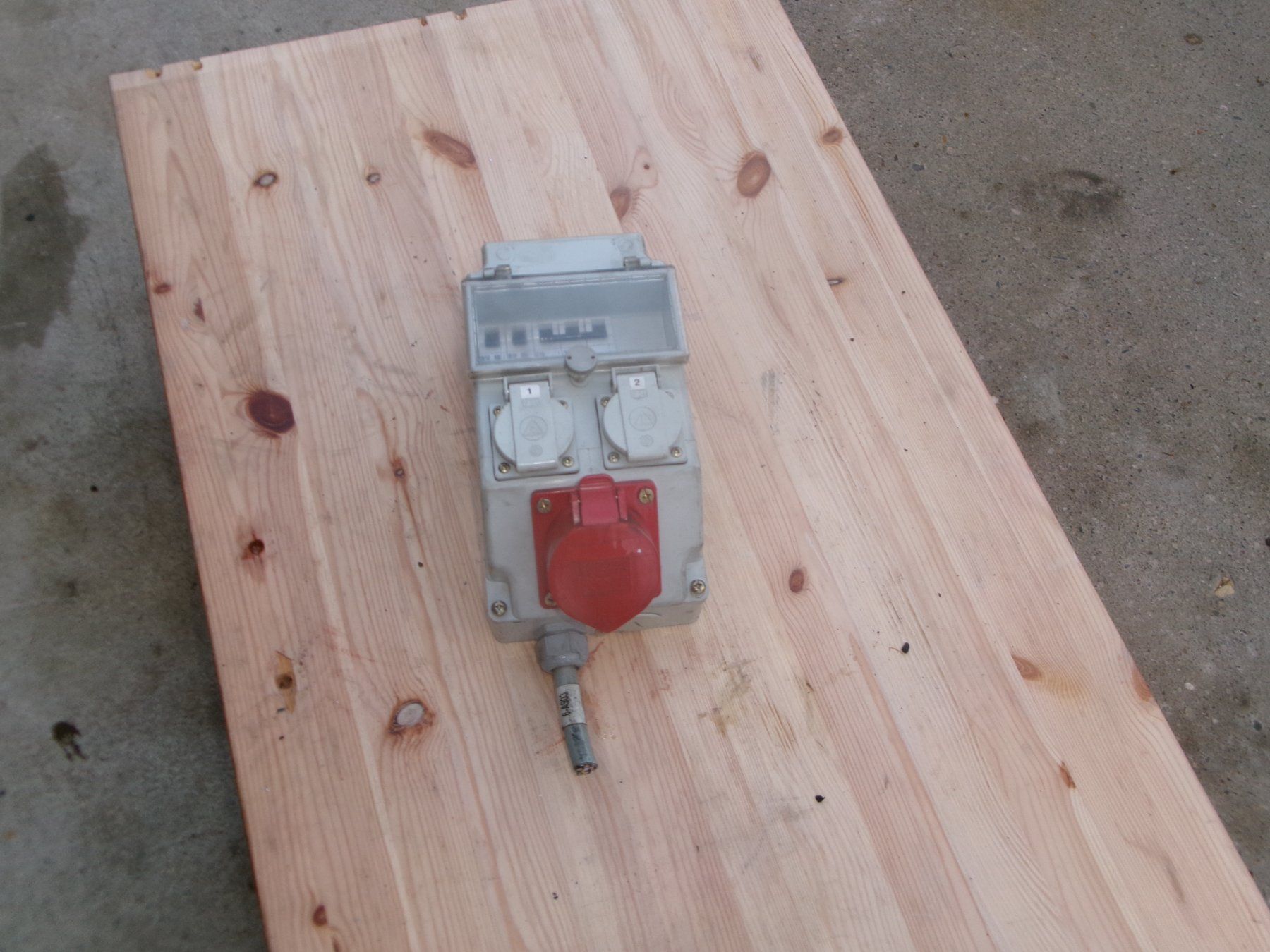 Alimentation électrique: Stromverteiler 230V  / 400 Volt  - – D'occasion à Eschenbach SG par GM-29