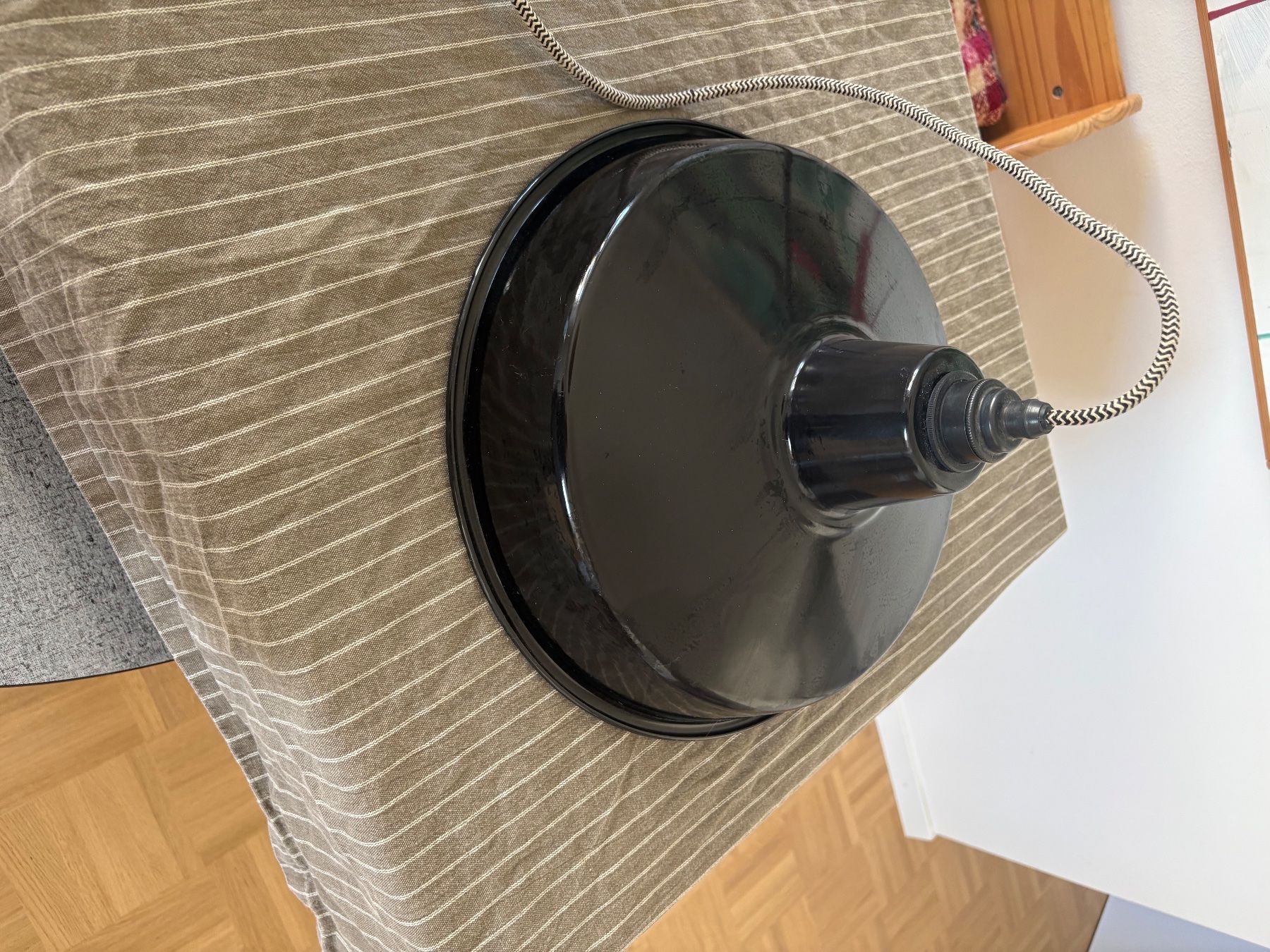 Lampade: Schwarze Hängeleuchte Retro Fabrikstil, 36cm – Usato da St. Gallen venduto da tiiimur 2
