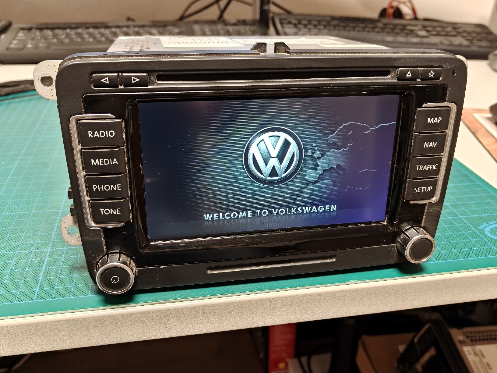 Navigationsgeräte: VW Navigation RNS510   7F0 035 680 – Gebraucht aus Niederuzwil von Byte0Bit1
