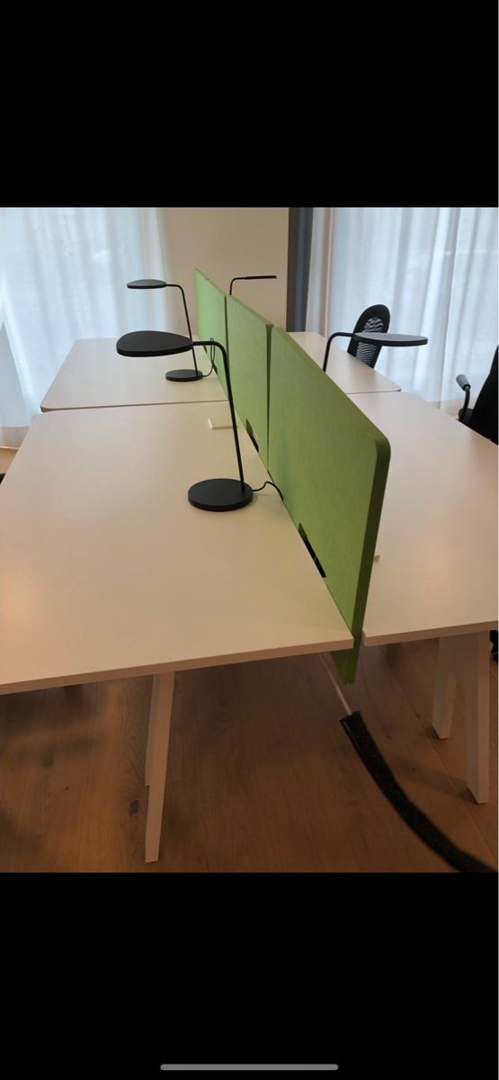Scrivanie: Bureaux modernes avec séparateurs isolation phonique – Usato da Courgenay venduto da Bruynzeel