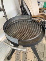 Grill mit drei Beinen, Metall, schwarz, wenig gebraucht