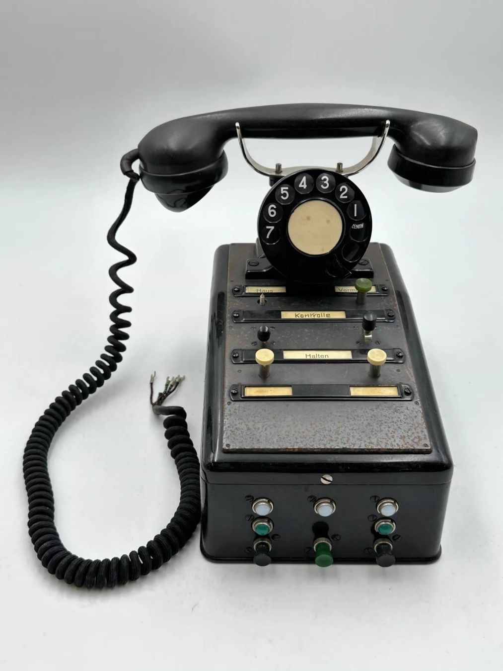 Telefoni: Antikes Telefon Vermittlungstelefon Zenith mit Schaltplan – Usato da Luzern venduto da Lager6640