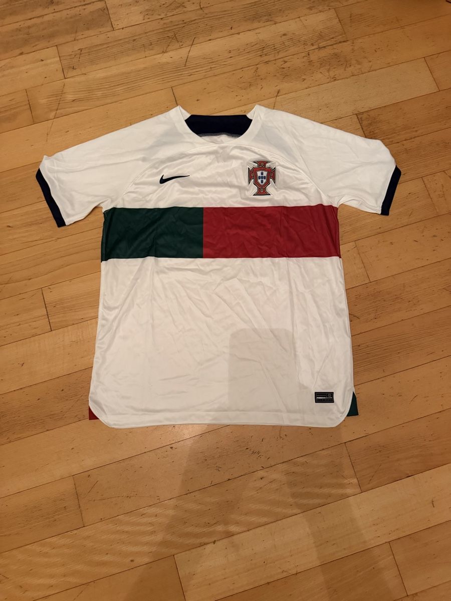 Nike Leibchen & Hosen: Portugal Trikot  – Neu (gemäss Beschreibung) aus Zollikerberg von fin_5lzz