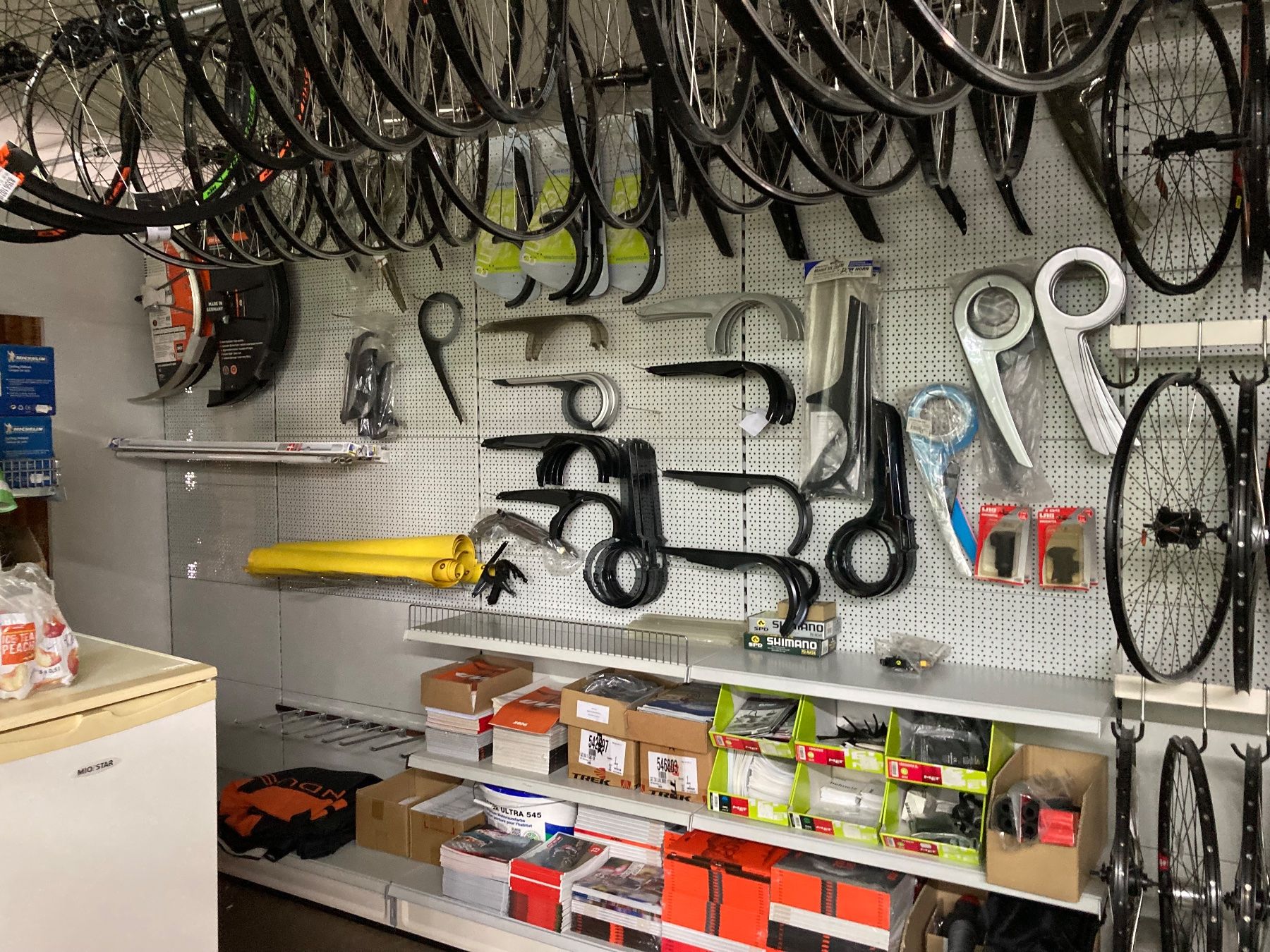 Regale: Verkaufsregal aus Velofachgeschäft – Gebraucht aus Oberlunkhofen von smaug03 7