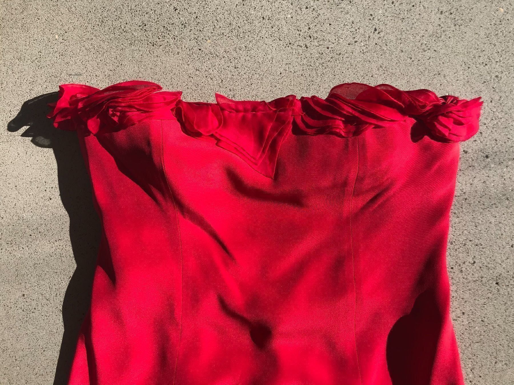 Valentino Vestiti: Rotes Valentino Kleid mit Nerzstola, machen Sie ein Angebot – Usato da Richterswil venduto da Solemare47Nicole 3