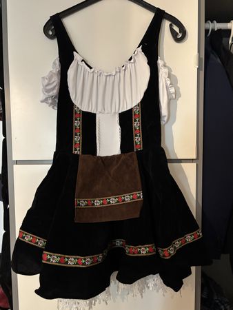 Trachtenkleid schwarz mit Stickerei