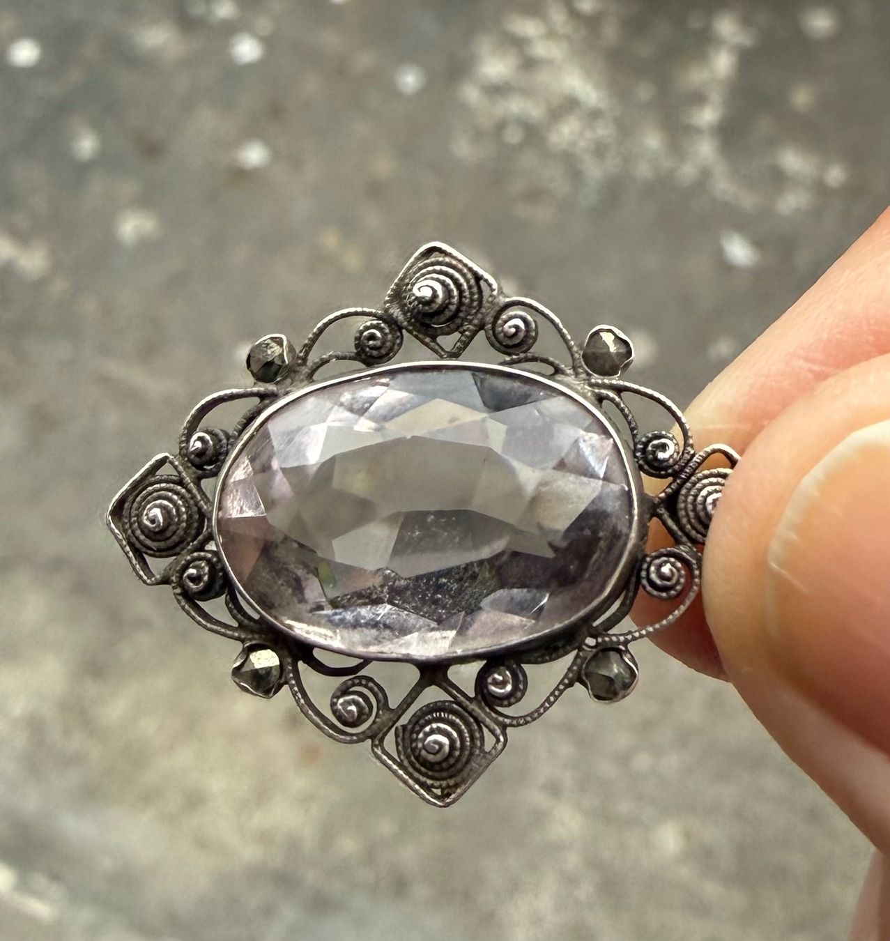 Ciondoli: Ancien pendentif avec  pierre. – Usato da Les Bayards venduto da aout 2
