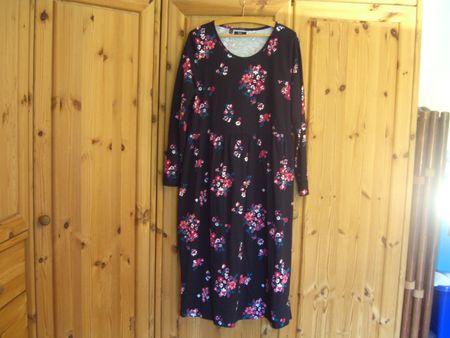 hübsches, geblumtes Langarm Kleid, 100% B'Wolle, Gr. 44/46