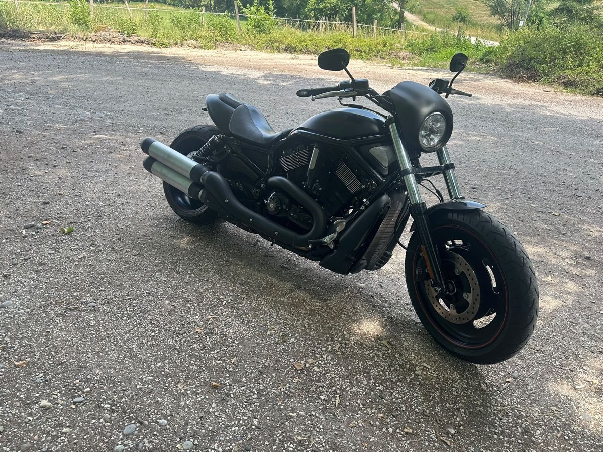 Harley-Davidson Chopper: Harley-Davidson Night Rot spaciall 2007 – Gebraucht aus Pratteln von jes_ybg6