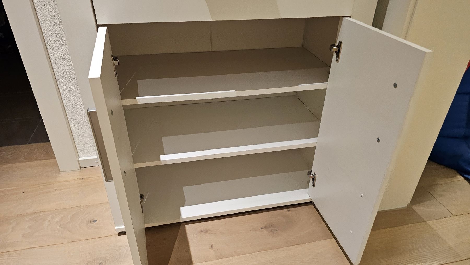 Scaffali: Schuhkommode in Weiss mit einer geräumigen Schublade – Usato da Zürich venduto da Emendez 5