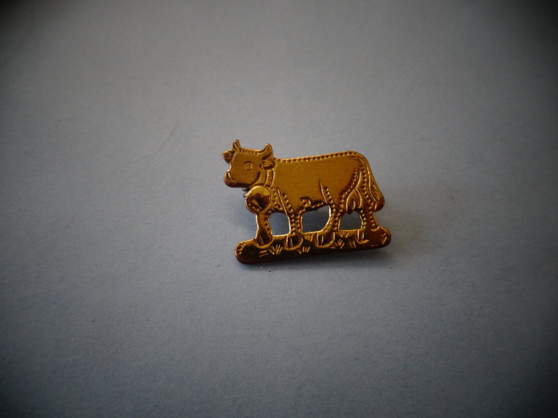 Broches & Aiguilles: Alter Anstecker Kuh – D'occasion à Neerach par jenny062