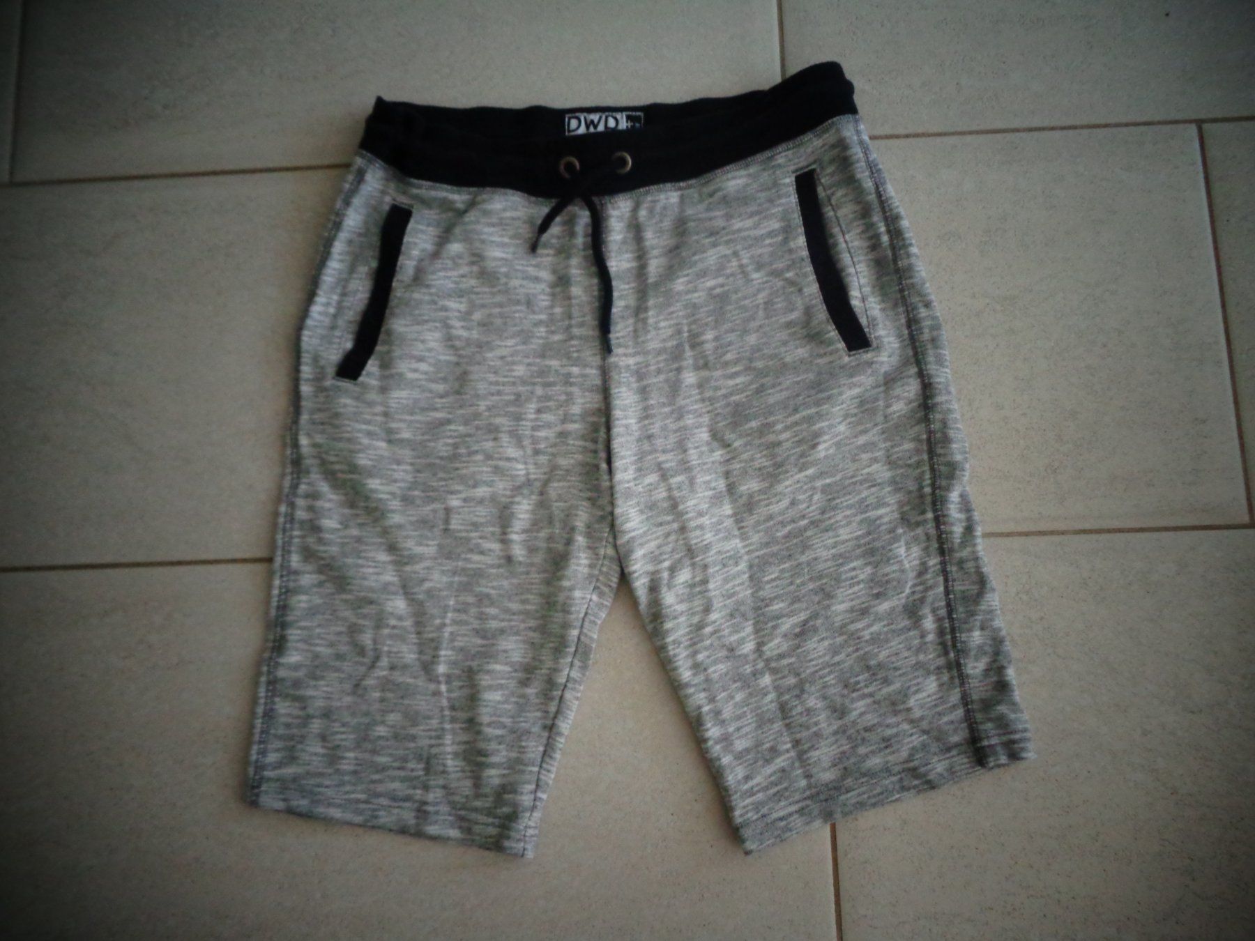 C&A Pantaloni: SHORTS C&A GR.164 – Usato da Rotkreuz venduto da Samballi