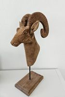 Stylisher Widderkopf aus Holz