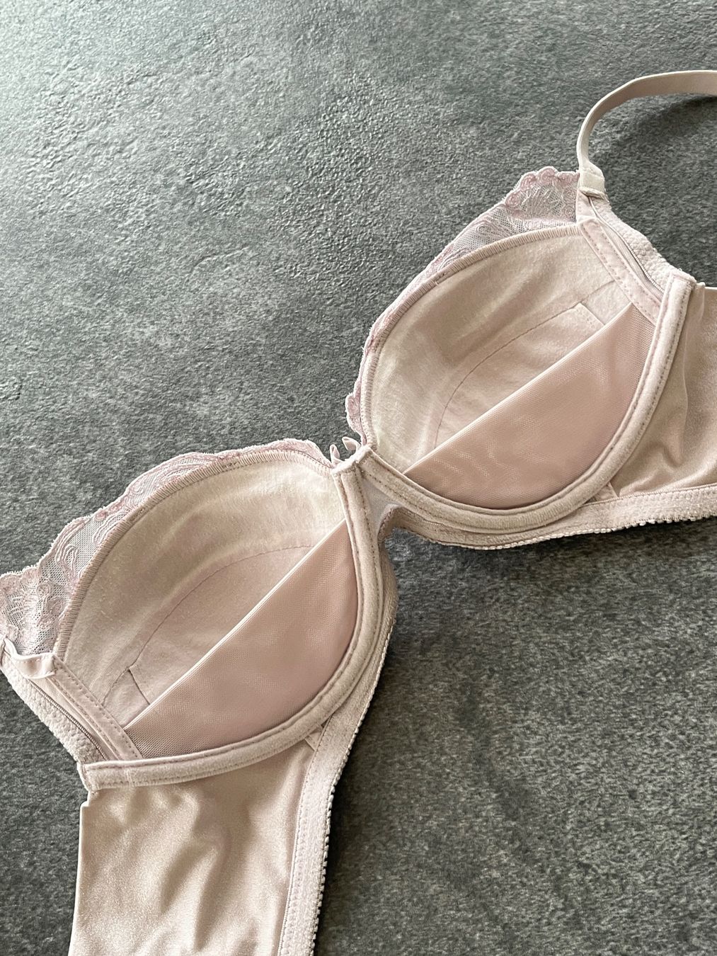 Sonstige Unterwäsche: BH in Lotuslilafarbe - Größe 75C, 34C – Gebraucht aus Kilchberg ZH von Simlife 9