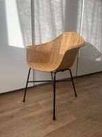 Lot de 4 chaises en rotin avec pieds noirs bon état