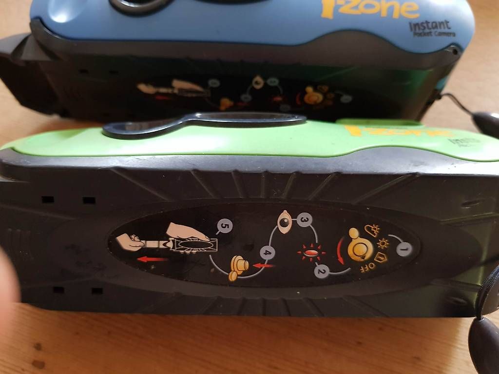 Polaroid Kamera: 2 appareils polaroïd I Zone (pocket) – Gebraucht aus Ste-Croix von gfamily