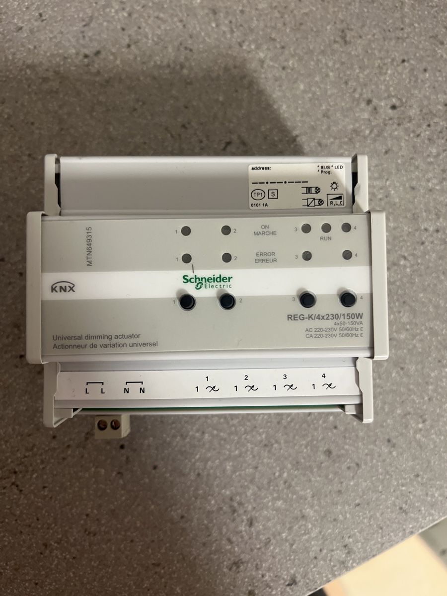 Schneider Componenti elettronici: Actionneur de variation Knx Schneider – Usato da Morges venduto da Alexys23
