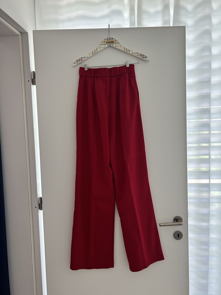 Stradivarius Pantaloni: Stradivarius Stoffhose Grösse 34 Rot – Usato da Oberkirch LU venduto da a.nn.y 2