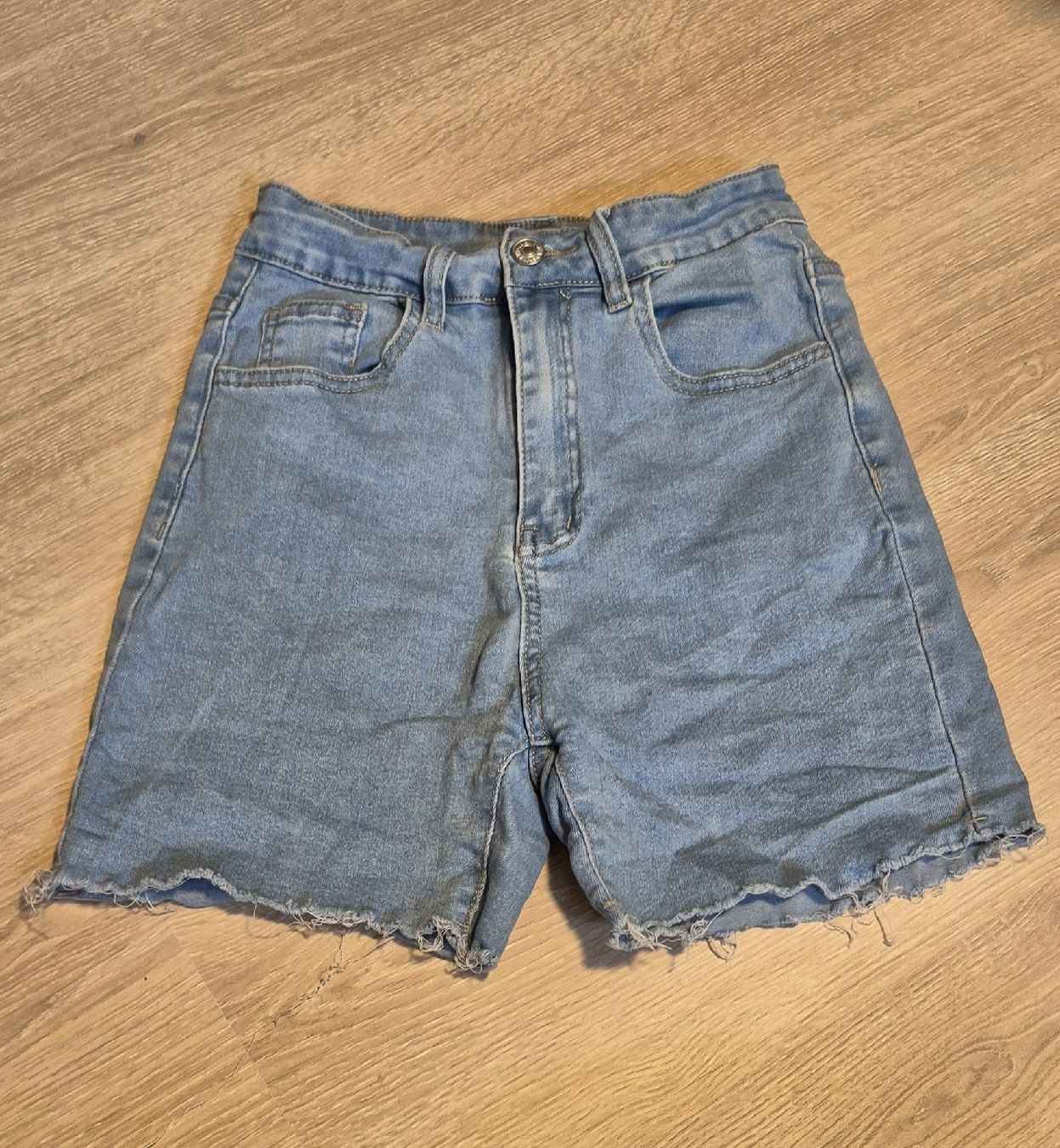 Shein Jeans: Short taille 36 en bon état  – Usato da Yvonand venduto da Melia_Bee 1