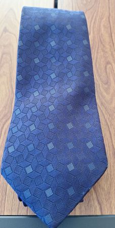 Cravate bleue Georgio Armani, 100% Soie,motif géométrique ho