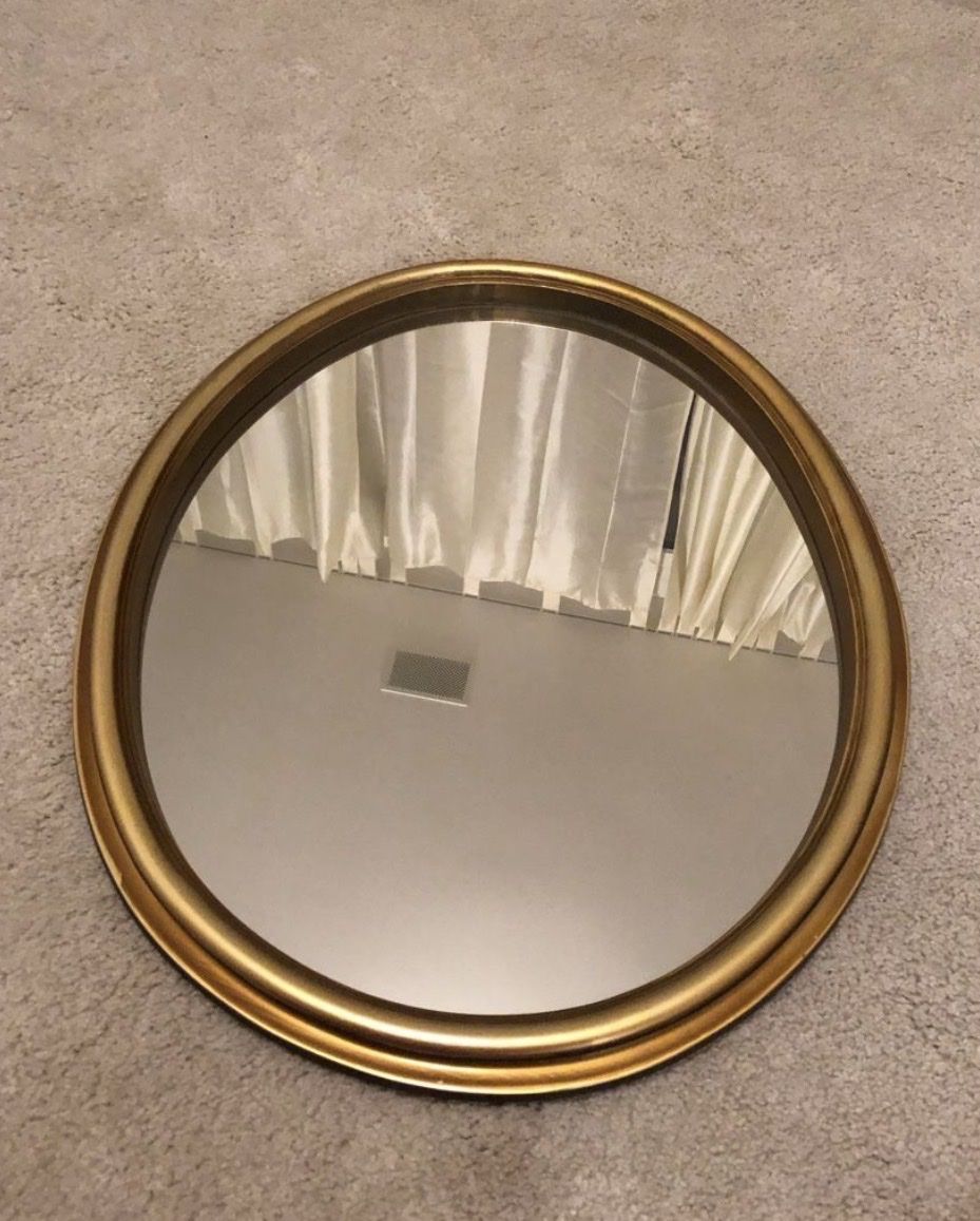 Spiegel: GRATIS Vintage Spiegel Oval – Gebraucht aus Zürich von alecss7