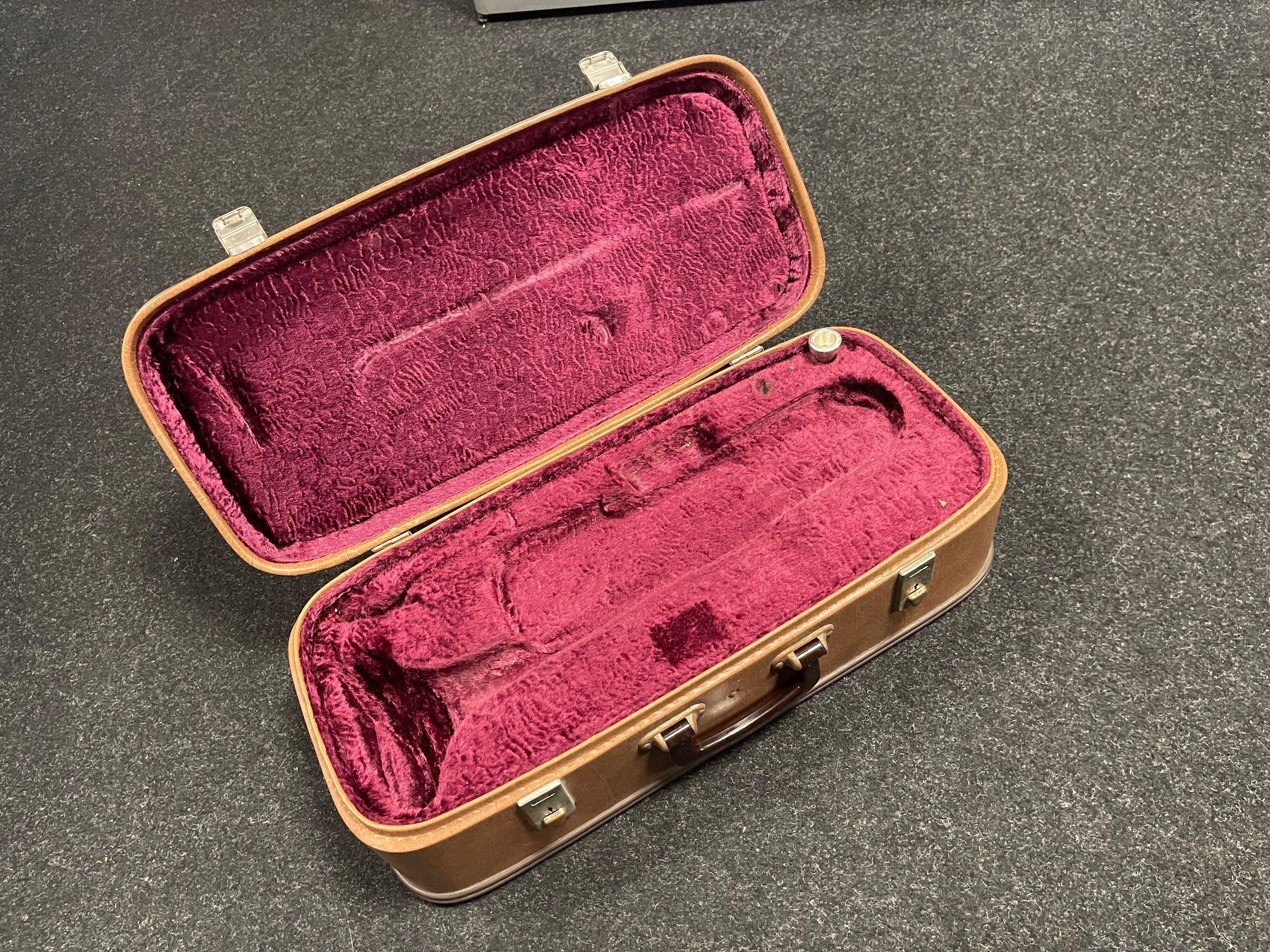 Valigie: Trompette Koffer Lieferung Gratis – Usato da Thun venduto da Thuno6 1
