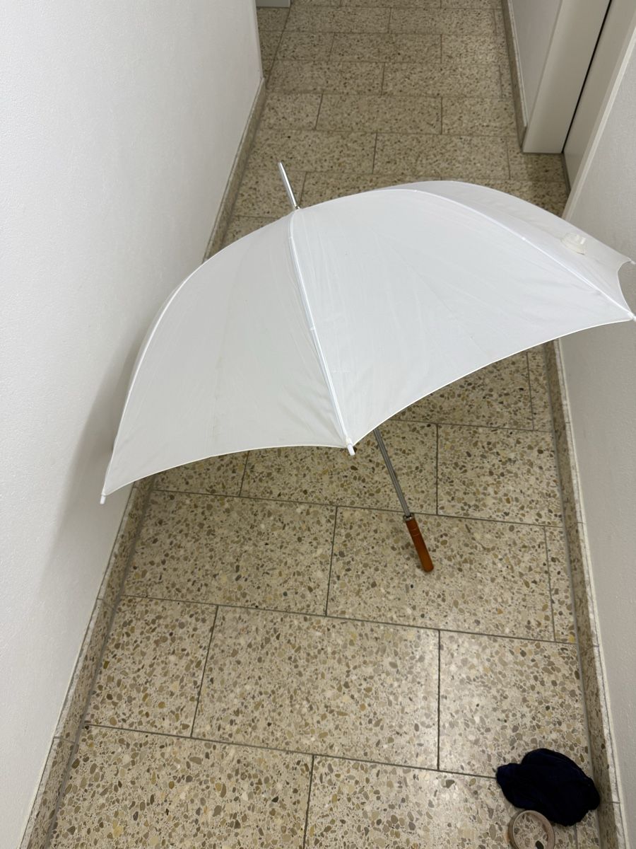 Sonnenschirme: Weisser Golf - oder Regenschirm mit Holzgriff, Top Zustand! – Gebraucht aus Bern von HBYISIS 1