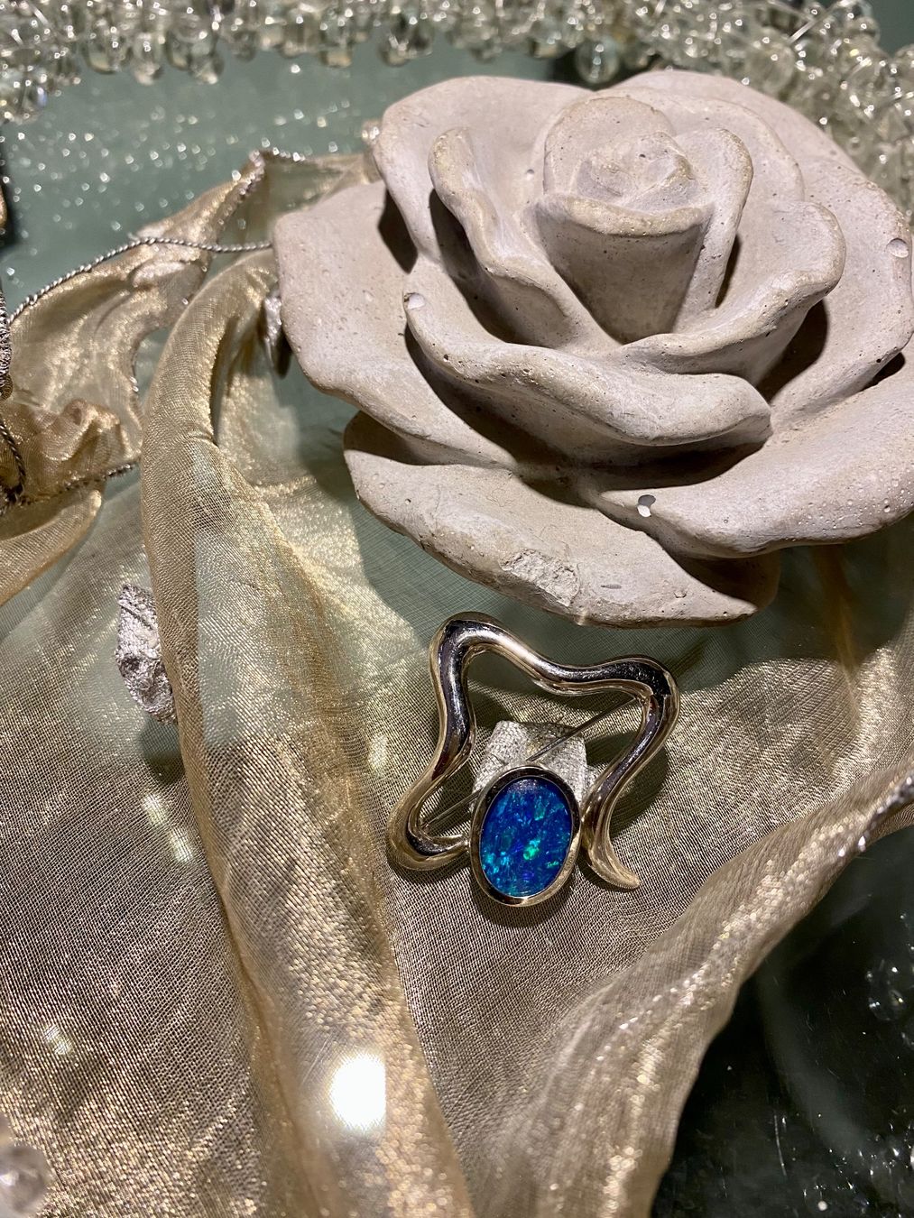 Broschen & Nadeln: WEISSGOLDBROSCHE MIT OPAL – Neu (gemäss Beschreibung) aus Eschenbach SG von Lady020 7