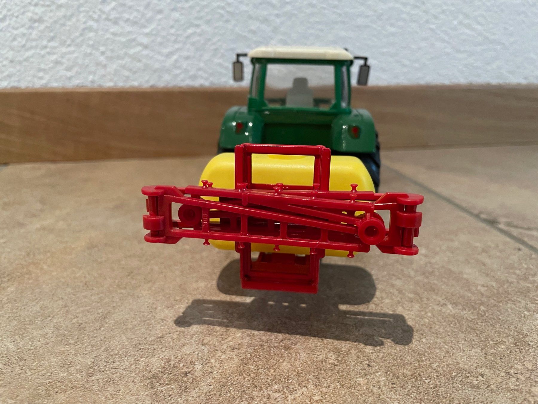 Fendt Trattori: SIKU Fendt 716 mit Spritze – Nuovo e nell'imballaggio originale da Kreuzlingen venduto da Stefan1150 3