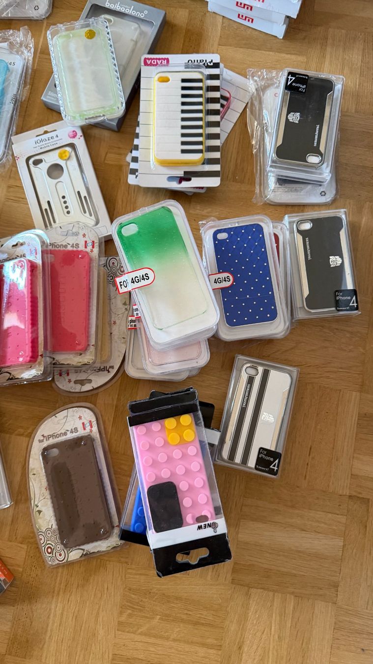 Coques & Protection écran: Lot 70 coques iPhone 4 / 4S + protections écran – D'occasion à Genève par dkr_j29m 1