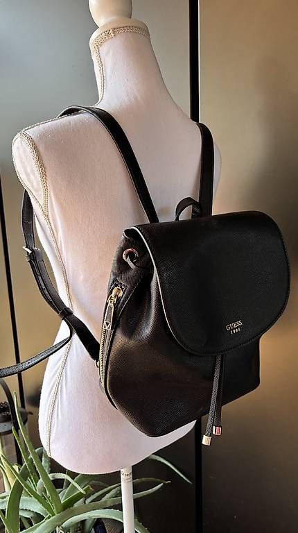 Sacs à dos: Guess Rucksack – D'occasion à St. Gallen par sunleister