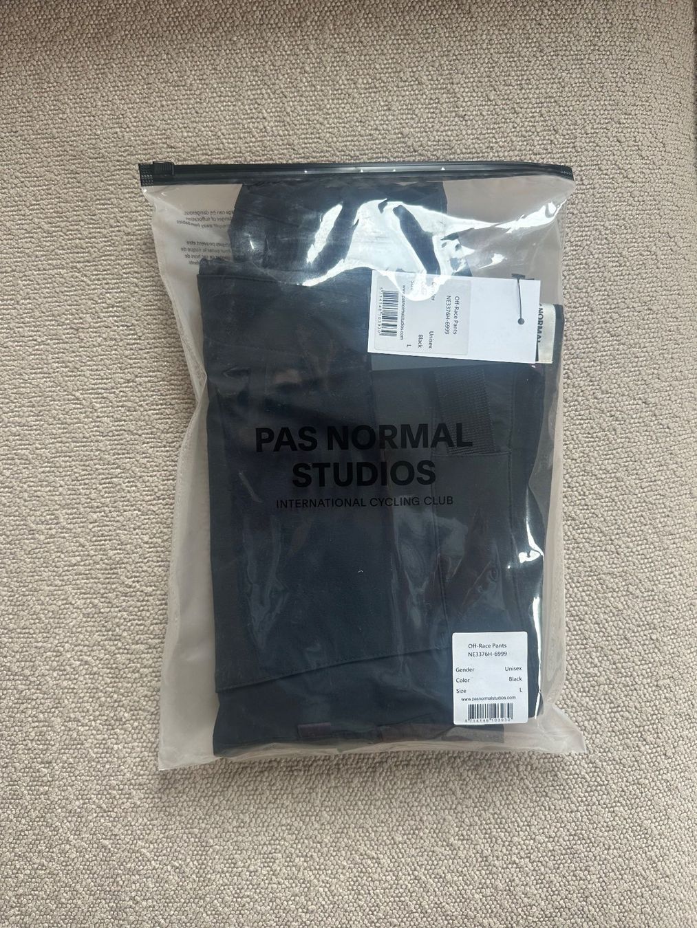 Pas Normal Studios Pantalons: Off-Race Pants, Size L, Pas Normal Studios - unisex – Neuf avec emballage d'origine à Thun par fizzy200 1