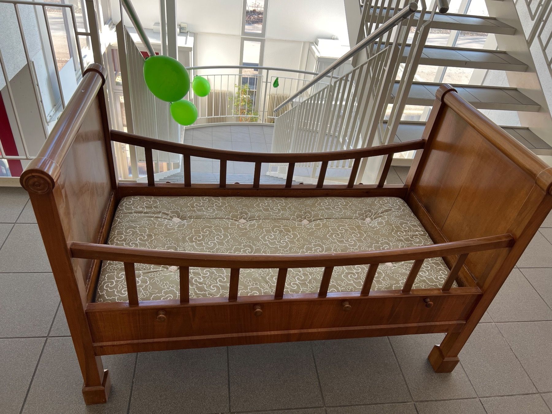 Letti: Biedermeier Kinderbett echt antik – Usato da Hinterkappelen venduto da Jackpot555