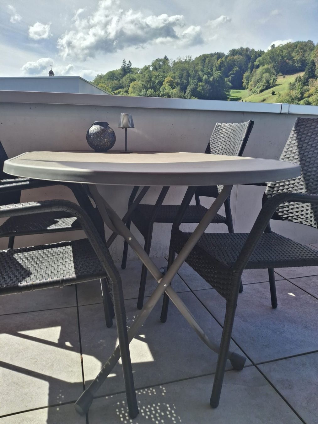 Set di tavolo e panche: Gartentisch mit 4 Stühlen – Usato da Kriessern venduto da lars33a 1