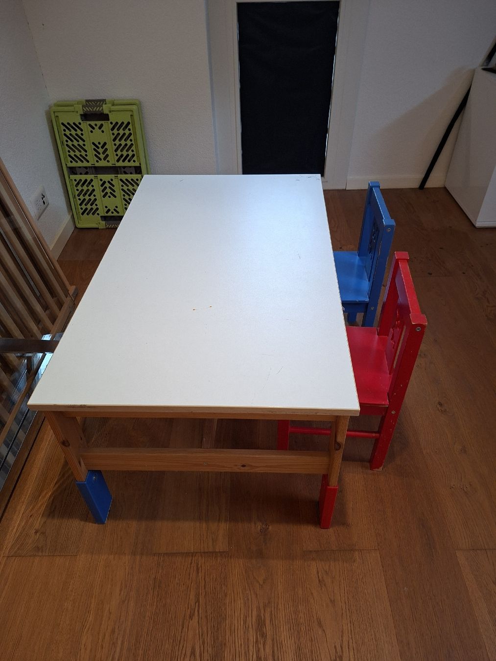 Set de table et chaises: Kindertisch mit Stühlen – D'occasion à Bremgarten b. Bern par 03Golo04